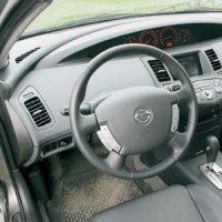 : Nissan Primera руль  и передняя панель