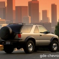 : Chevrolet Blazer сзади,сбоку
