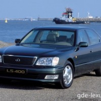 : Lexus LS400