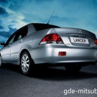 : Mitsubishi Lancer Sedan сзади