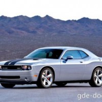 : Dodge Challenger сбоку, спереди
