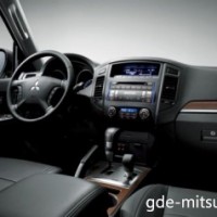 : Mitsubishi Pajero IV руль, передняя панель