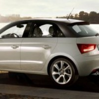 : Audi A1 сбоку-сзади