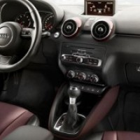 : Audi A1 передняя панель