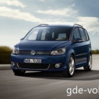 : Volkswagen Touran спереди