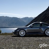 : Porsche 911 Carrera 4 сбоку