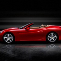 : Ferrari California сбоку