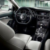 : Audi RS 5 Coupé руль, приборная панель