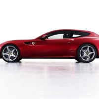 : Ferrari FF сбоку