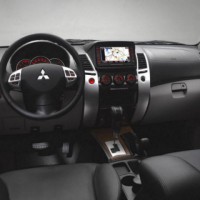 : Mitsubishi Pajero Sport руль, приборная панель
