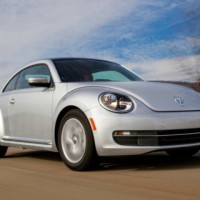 : фото Volkswagen Beetle на дороге