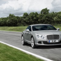 Bentley Continental GT спереди: 