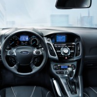 Ford Focus hatchback: место водителя