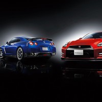 Nissan GT-R: сзади и спереди