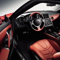 Nissan GT-R: салон место водителя