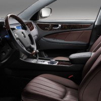 Hyundai Equus: салон спереди слева сбоку