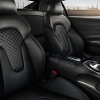 Audi R8 Coupe: передние сидения