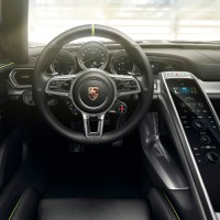 Porsche 918 Spyder: место водителя
