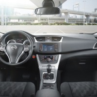Nissan Tiida: салон спереди