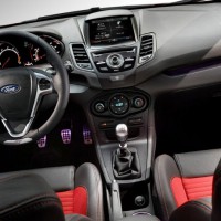 Ford Fiesta hathback: салон спереди